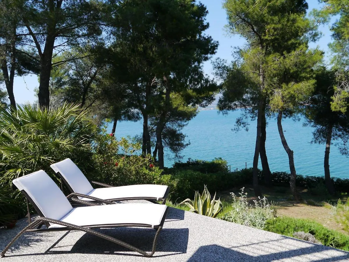 Inside/Outside Villa Slatine