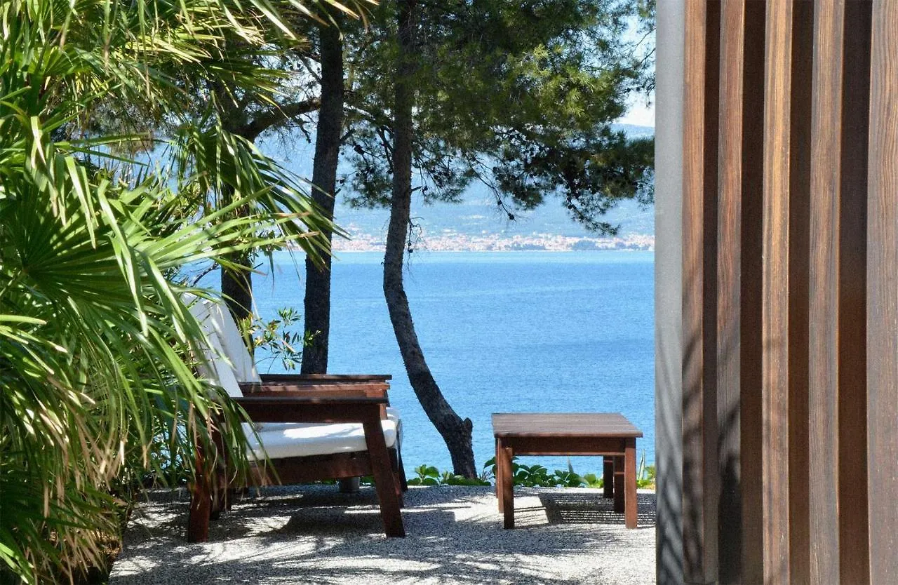 Inside/Outside Villa Slatine