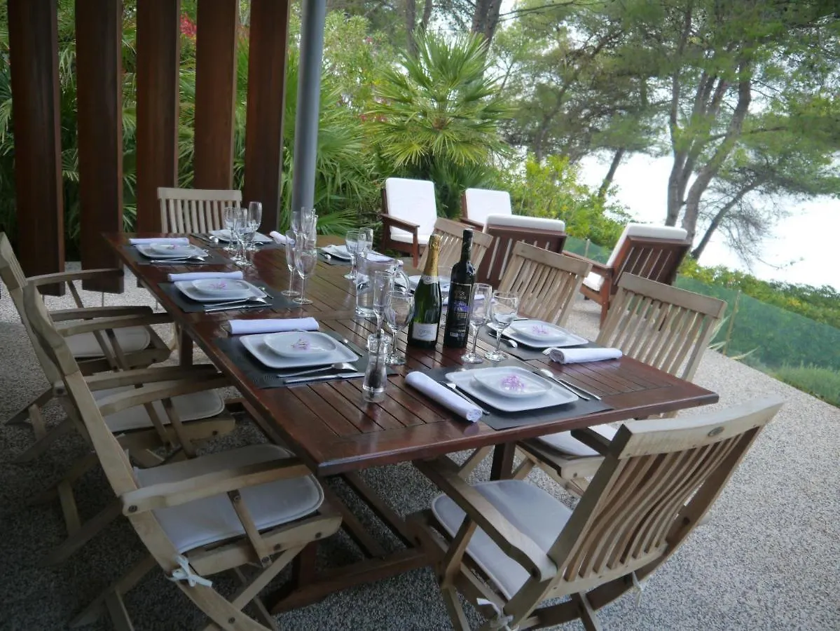 Inside/Outside Villa Slatine