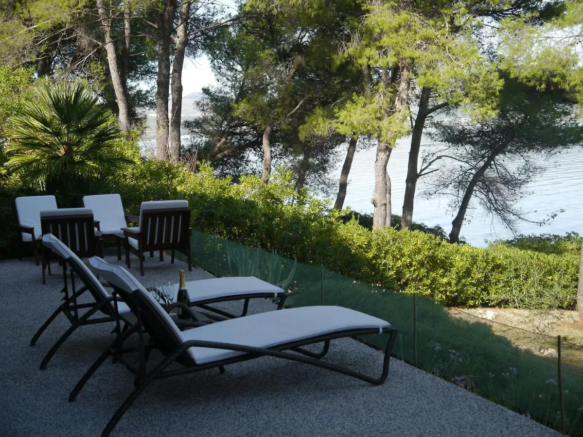 Inside/Outside Villa Slatine Croatia
