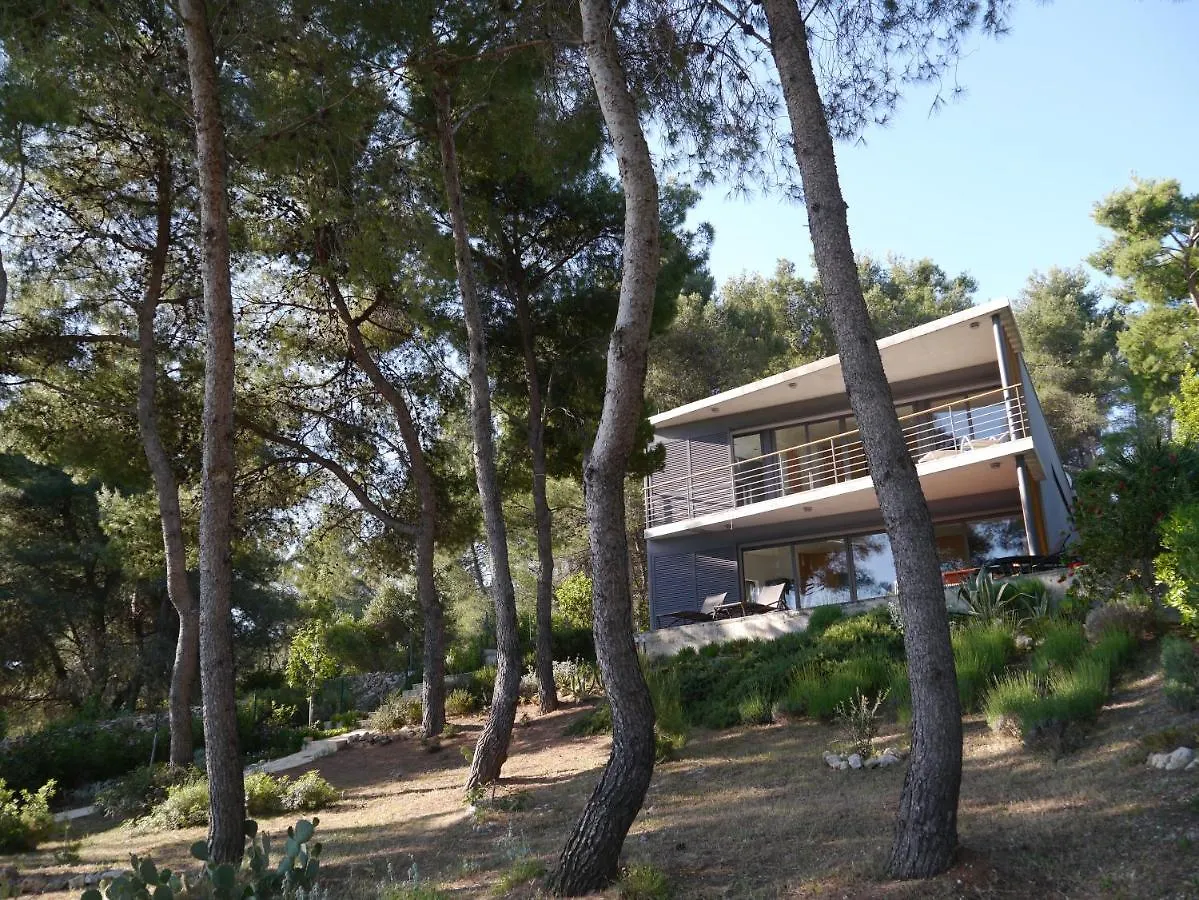 Inside/Outside Villa Slatine