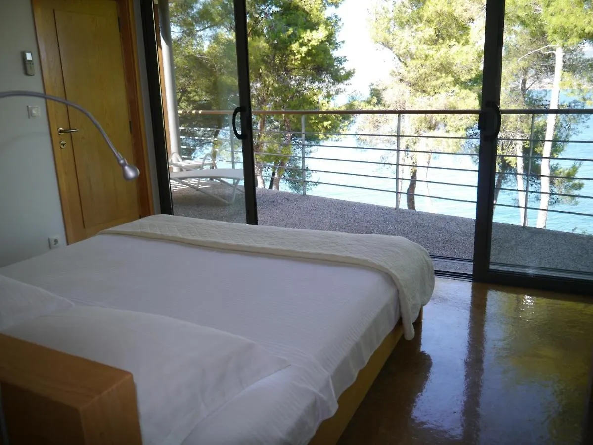 Inside/Outside Villa Slatine