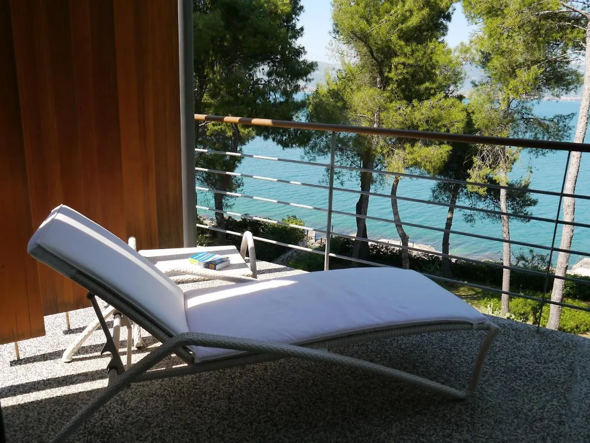 Inside/Outside Villa Slatine