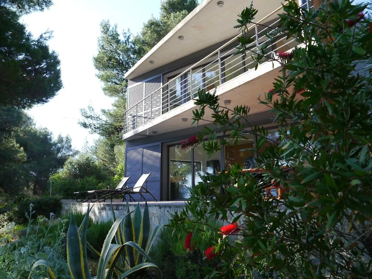 Inside/Outside Villa Slatine